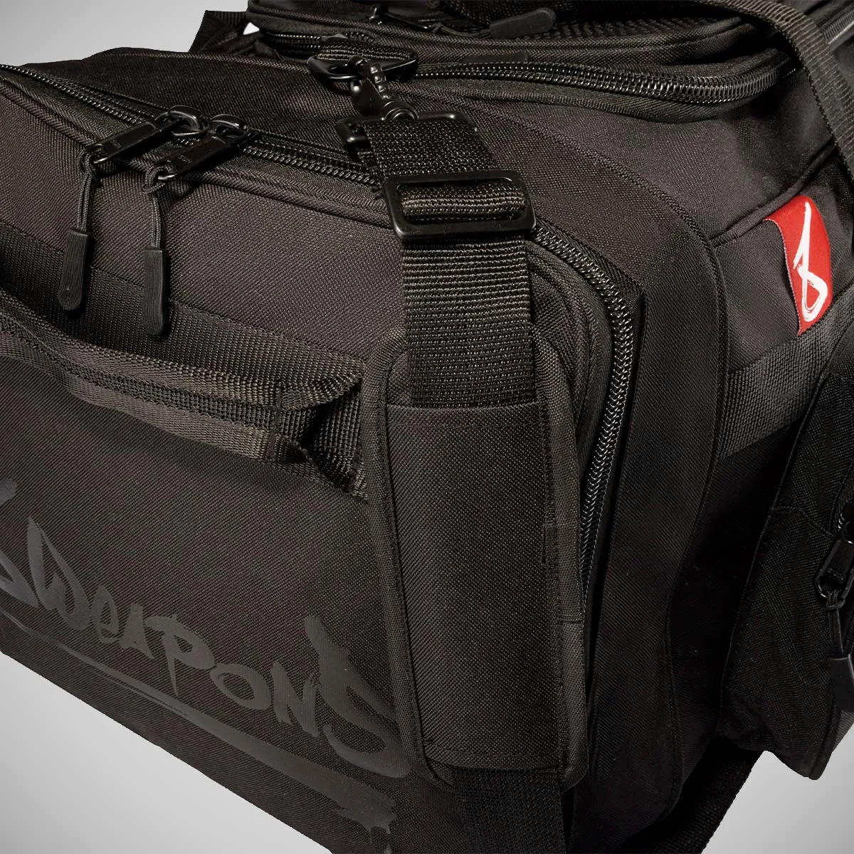 8 Weapons Sports Bag Black/Black