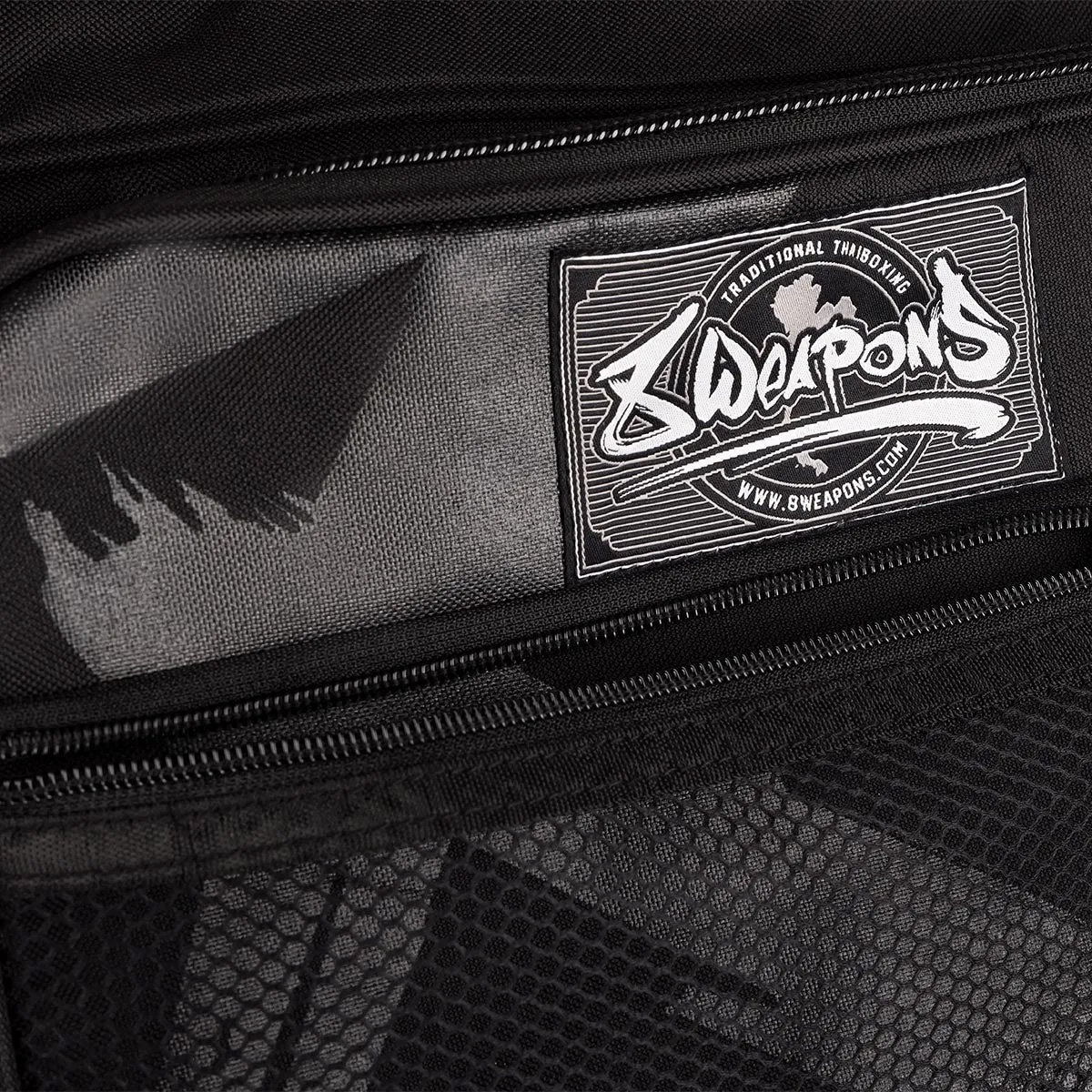 8 Weapons Sports Bag Black/Black