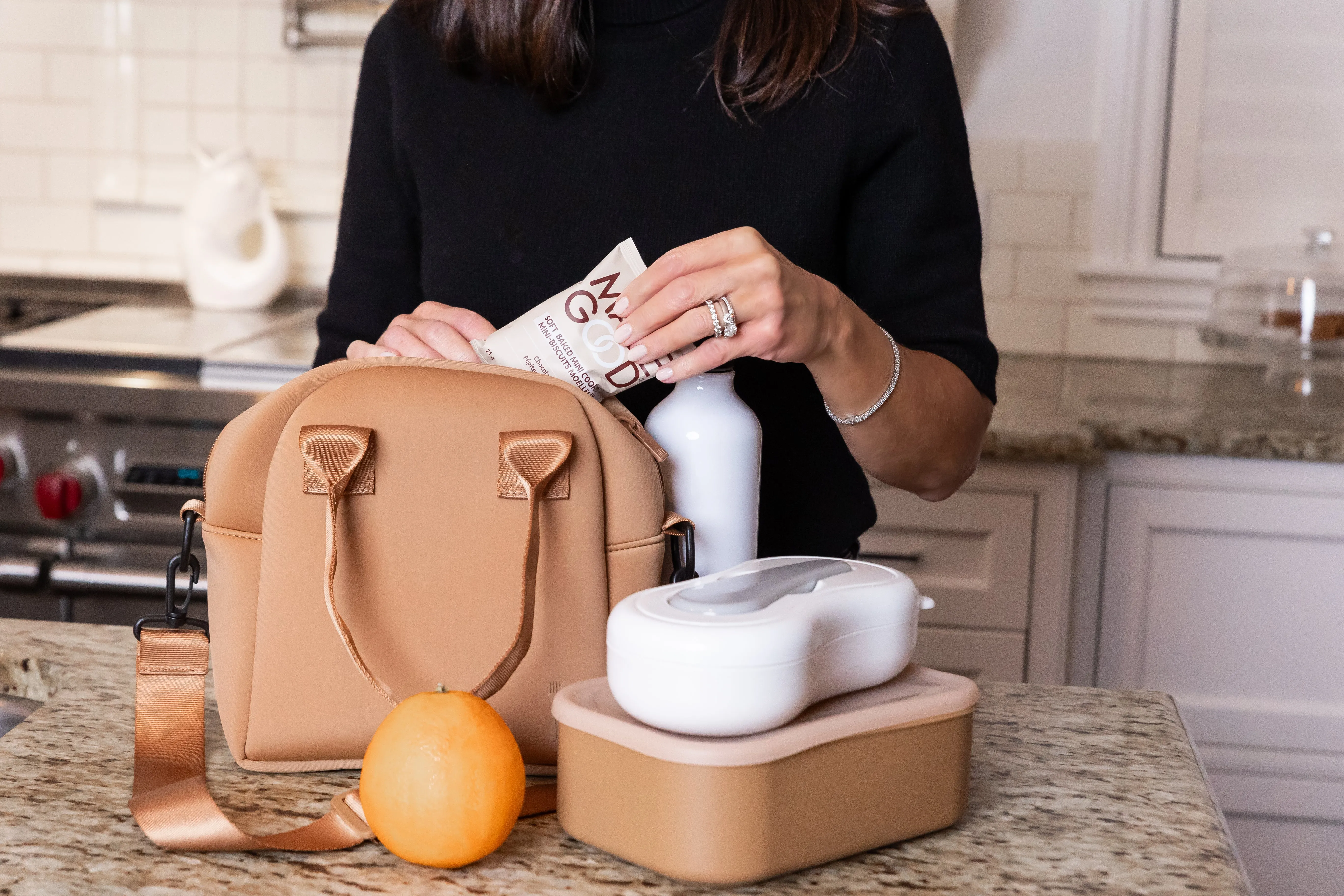 THE FOODIE TOTE WITH STRAP - BLACK