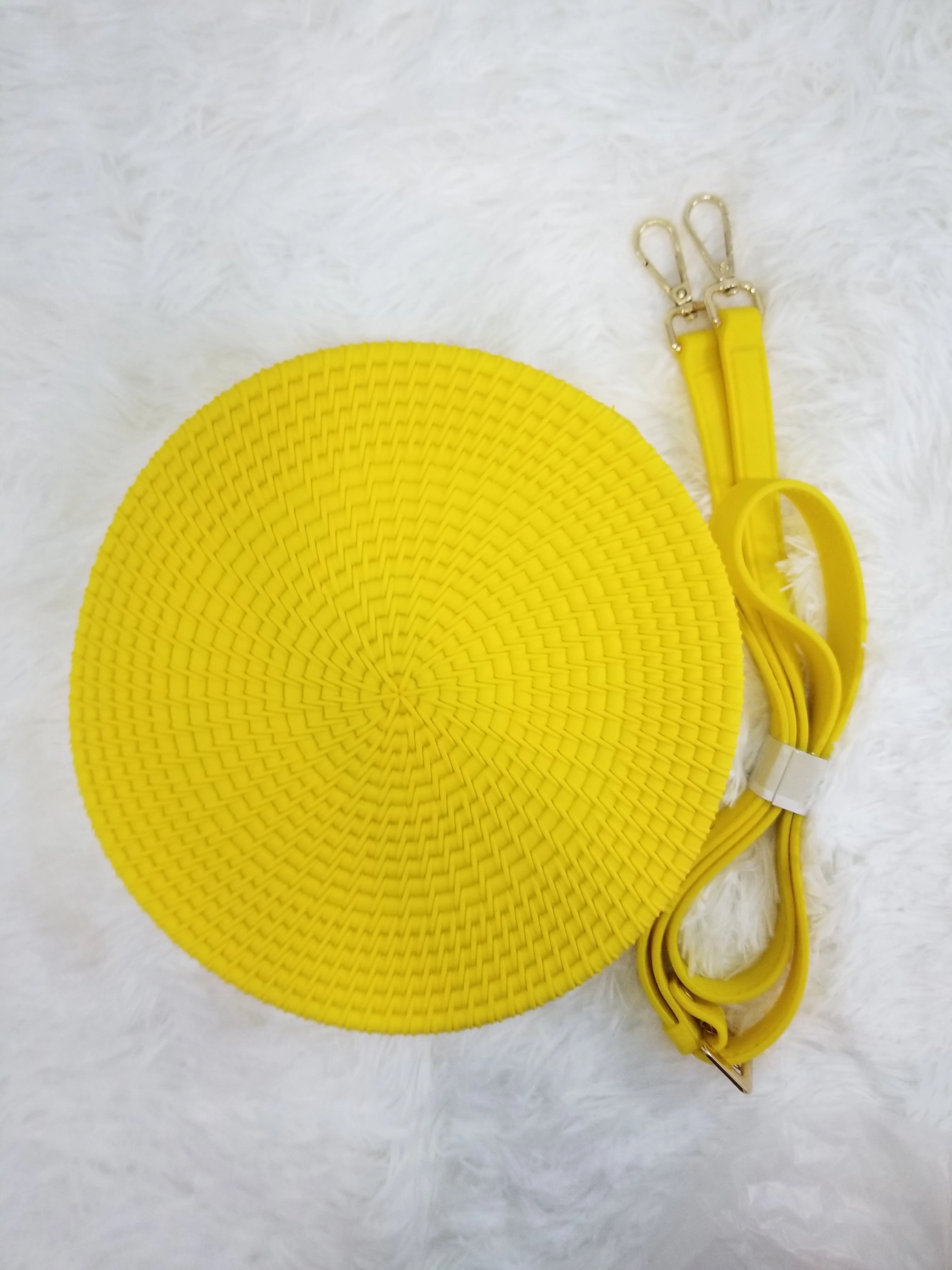 Women's Woven Circle Crossbody Purse