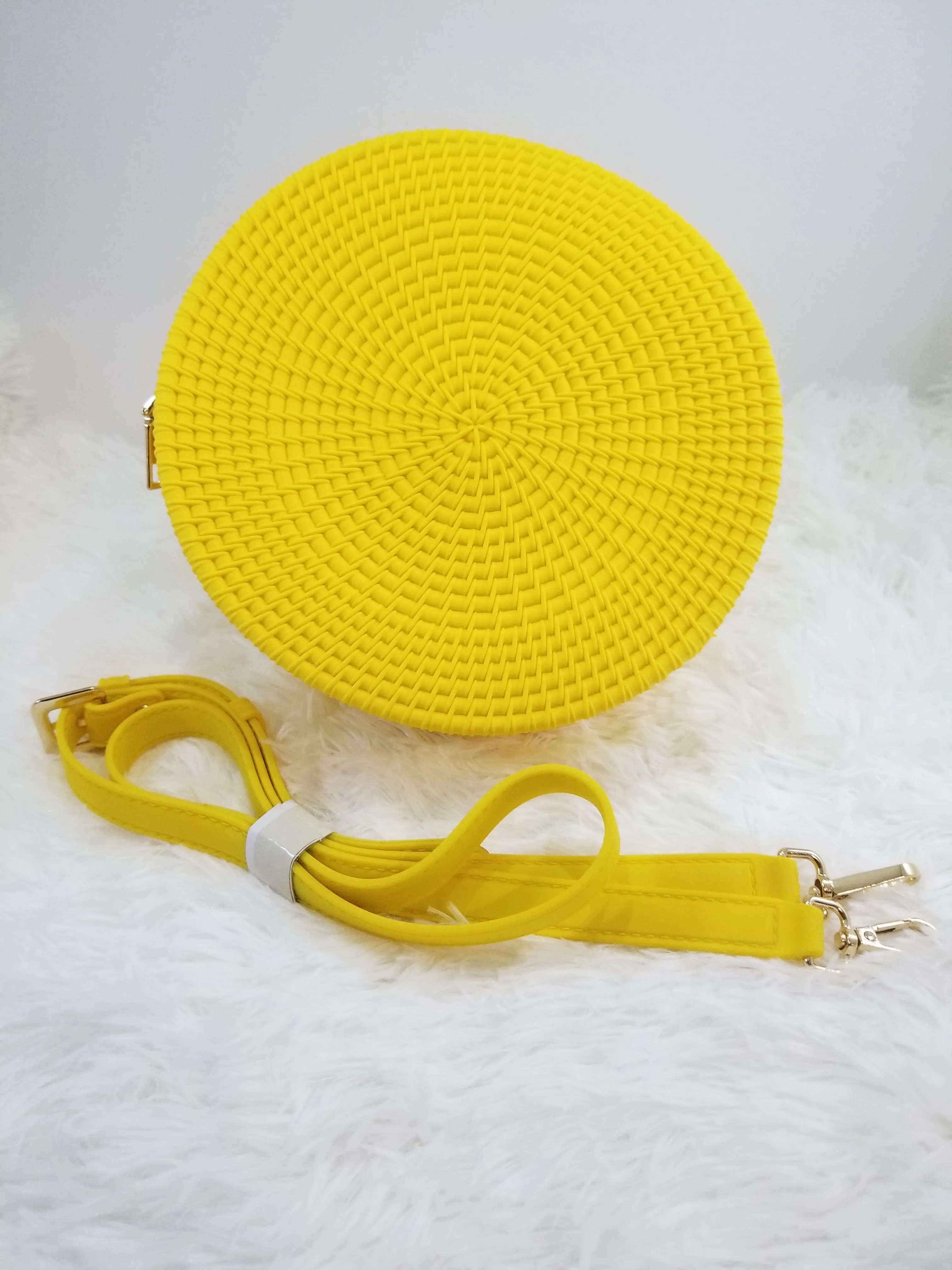 Women's Woven Circle Crossbody Purse