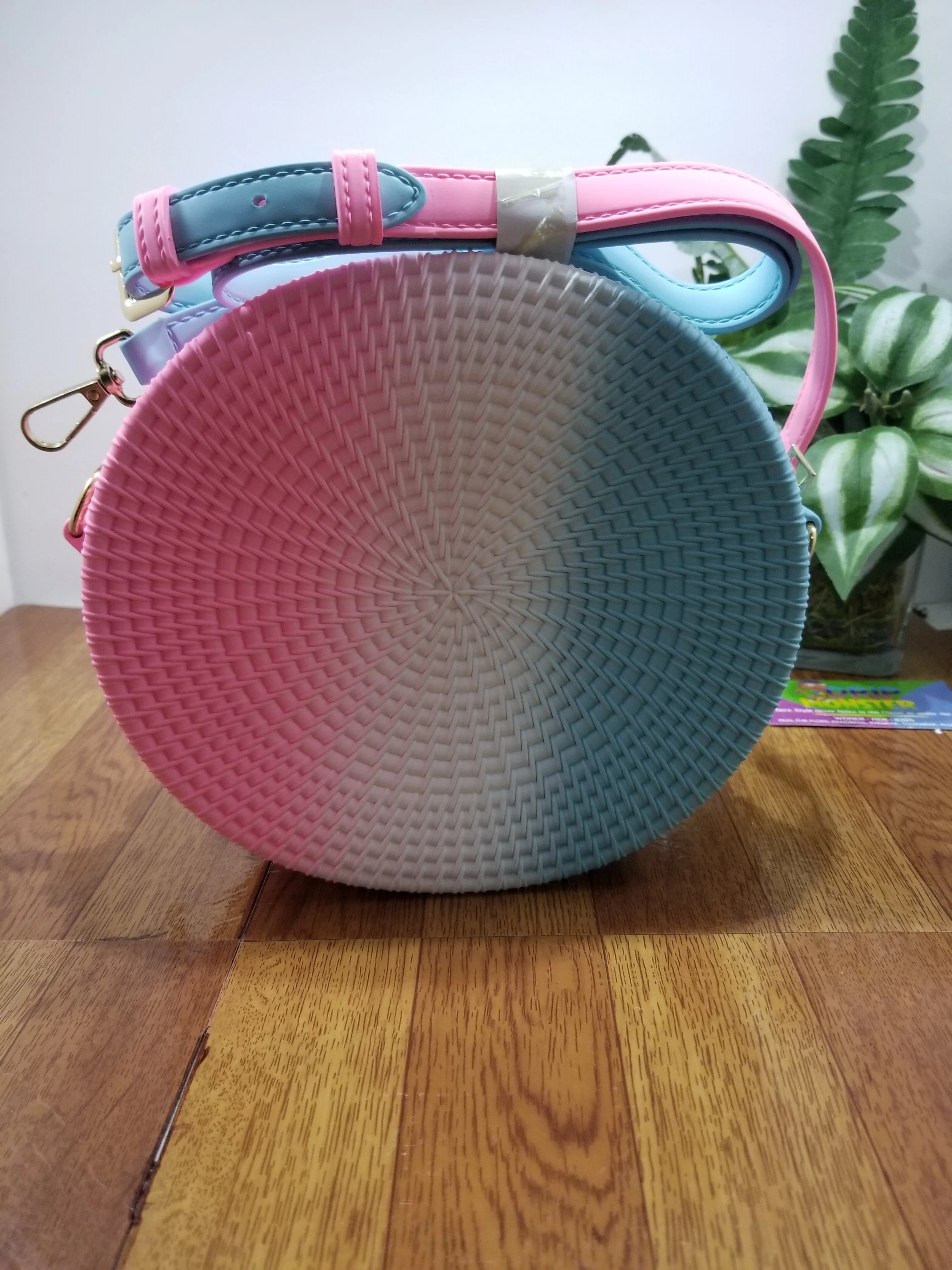 Women's Woven Circle Crossbody Purse